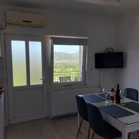 Androvic 3* ستون